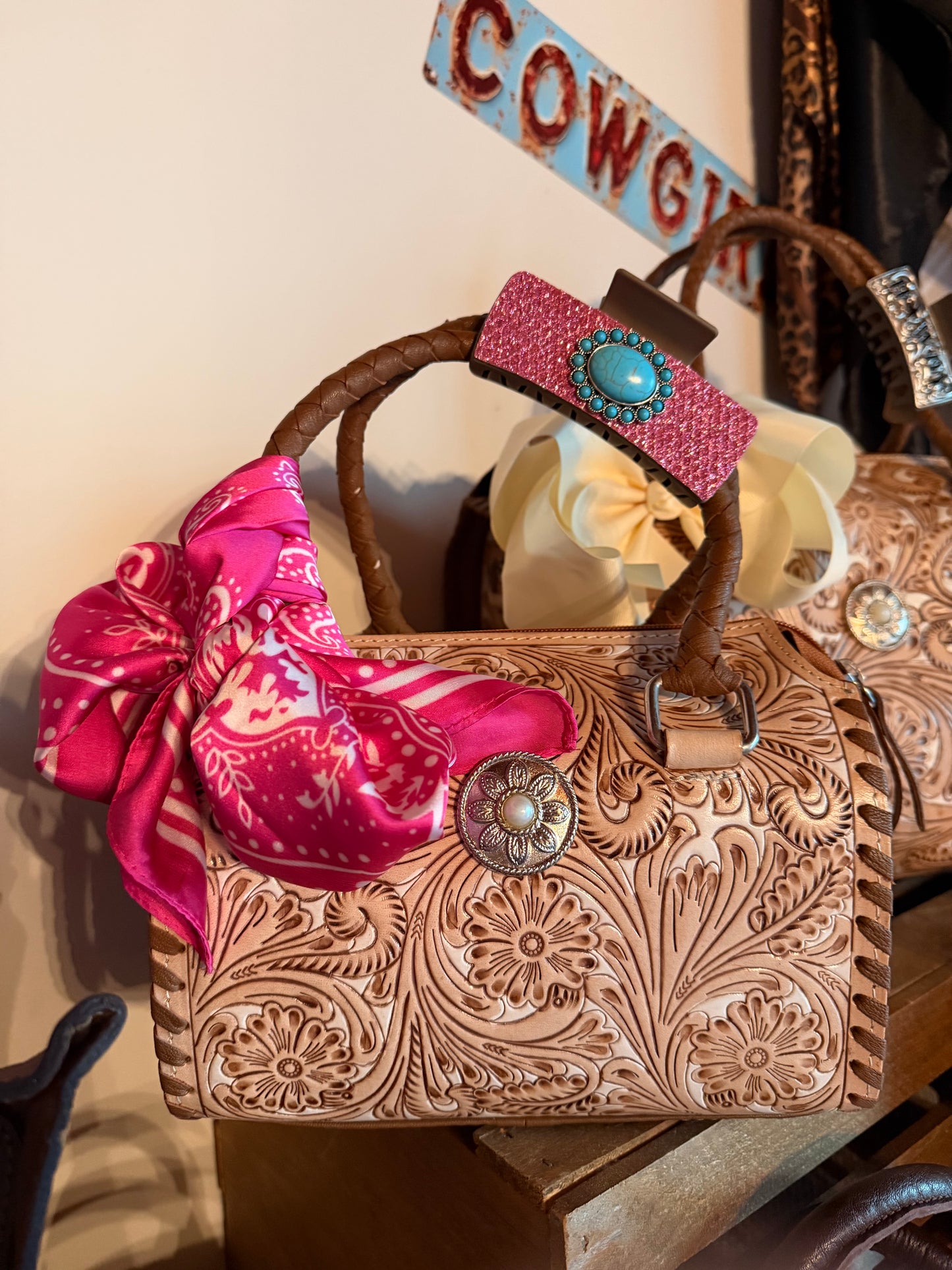 Glitter and grit exclusive speedy branded with accessory set size small