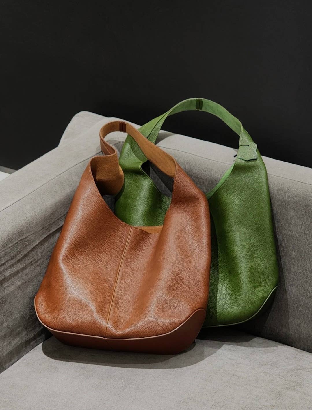 Sook Stainable - Grain leather simplistic tote bag  - Caramel