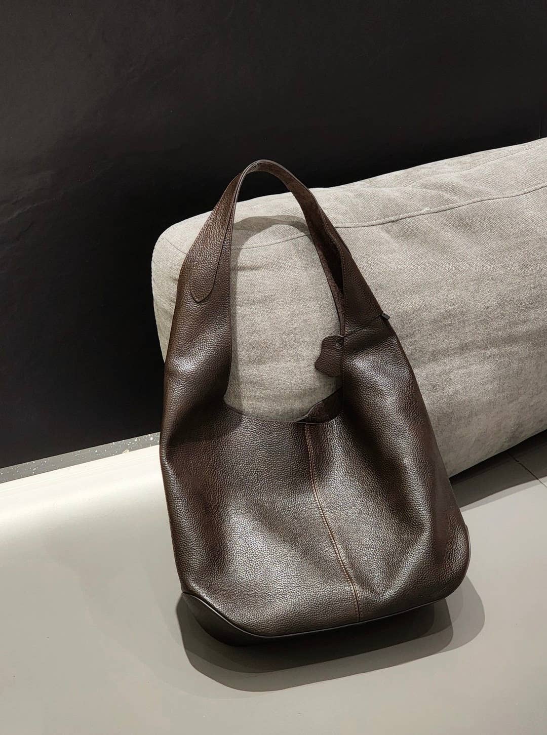 Sook Stainable - Grain leather simplistic tote bag  - Caramel