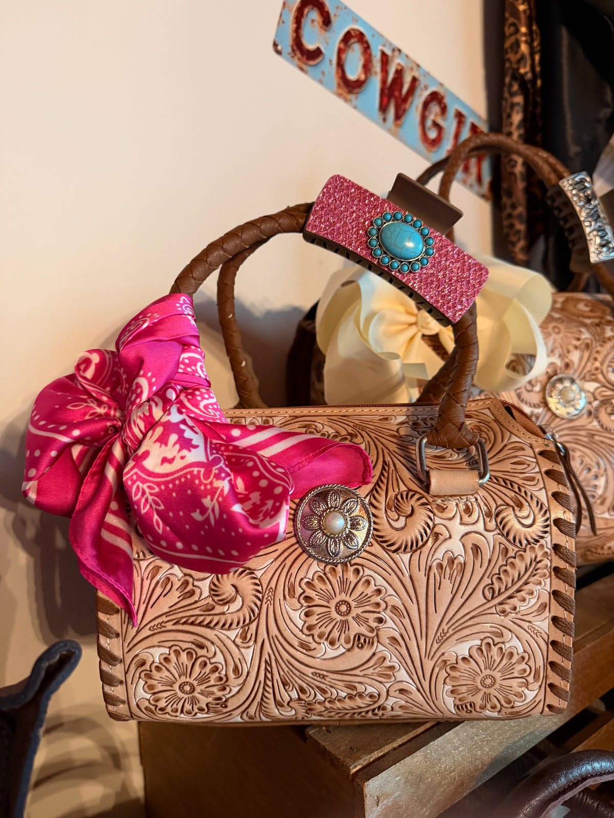 Glitter and grit exclusive speedy branded with accessory set size small
