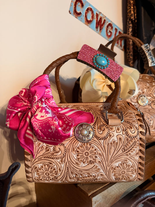 Glitter and grit exclusive speedy branded with accessory set size small