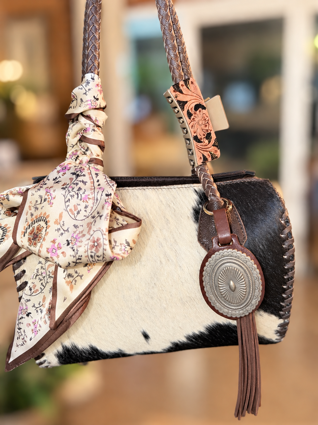 Medium cowhide speedy handbag with accessories!