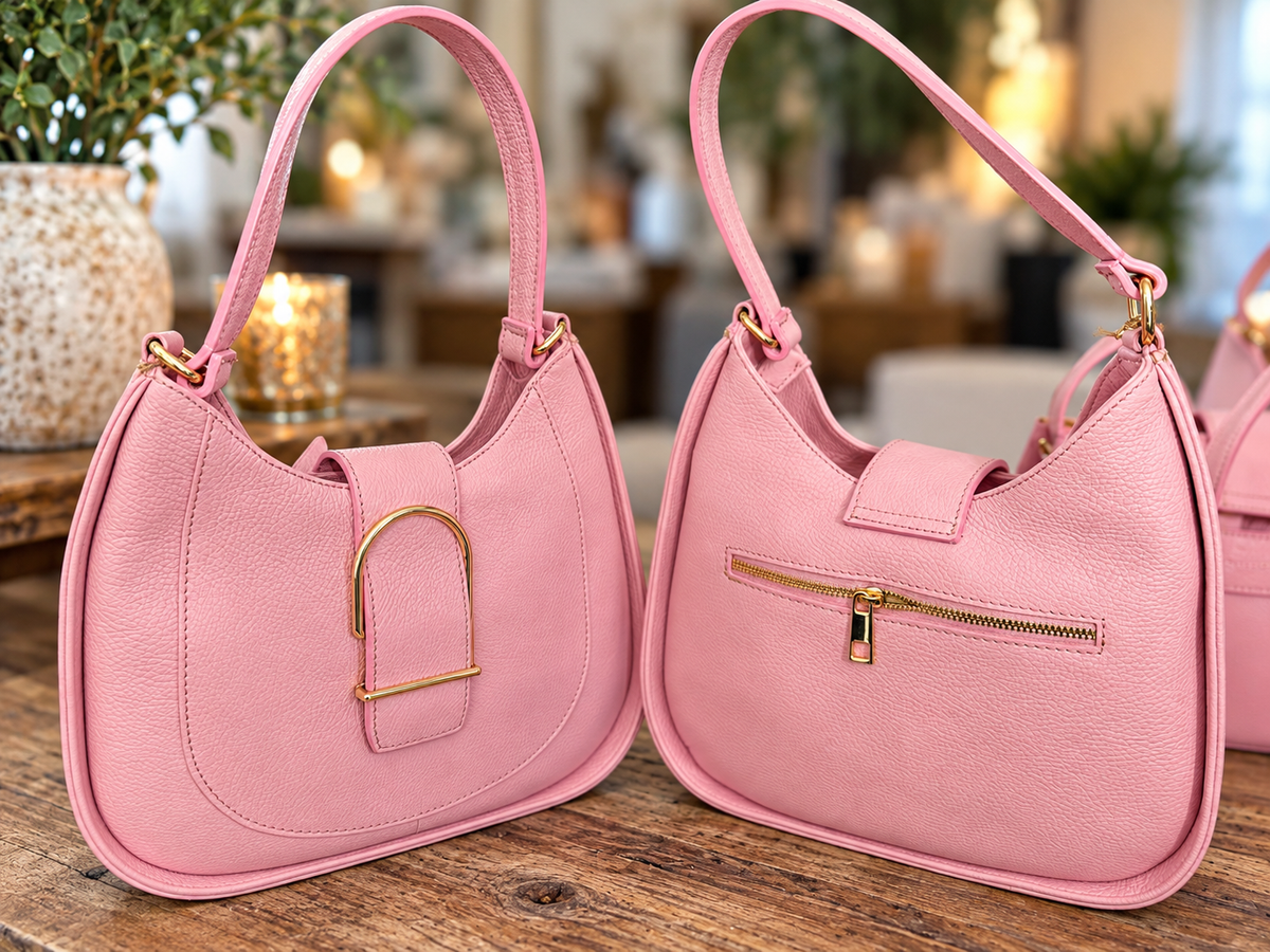 The Blush Sutton Hobo 💗✨
This is a Buckle Hobo Shoulder Bag, made in Italy!