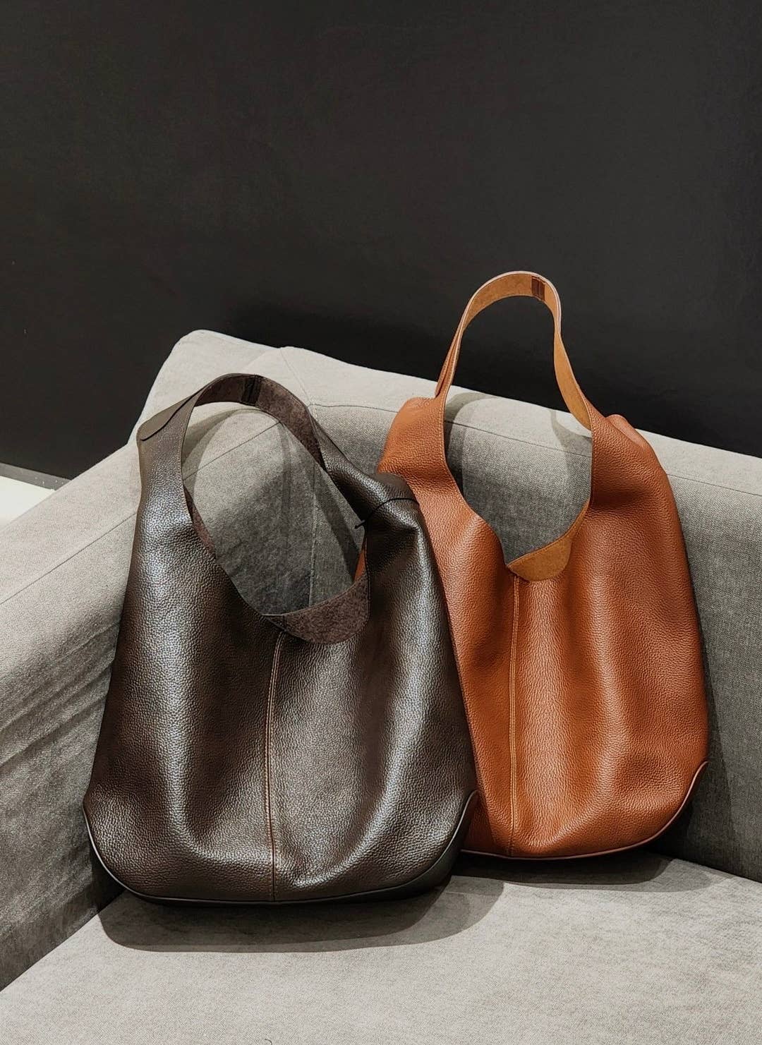 Sook Stainable - Grain leather simplistic tote bag  - Caramel