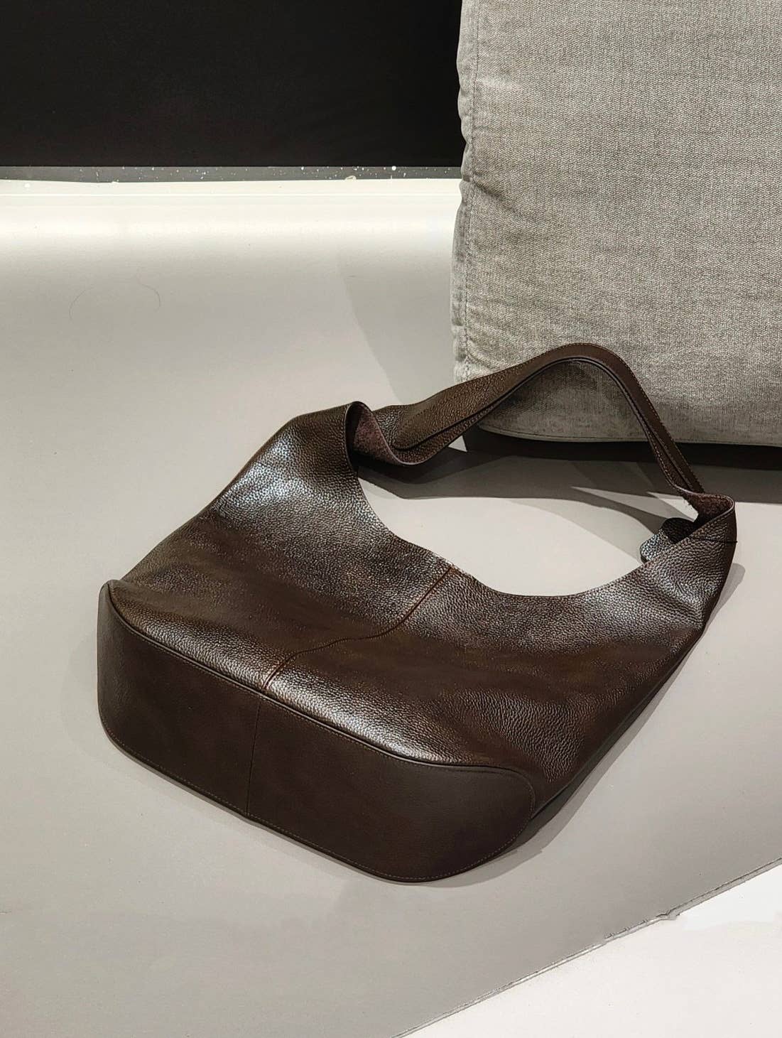 Sook Stainable - Grain leather simplistic tote bag  - Black